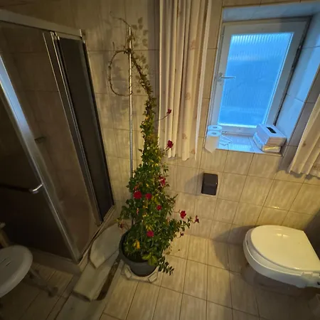 Kemping Holy - Boarding House - Handwerker Zimmer - Monteur Zimmer